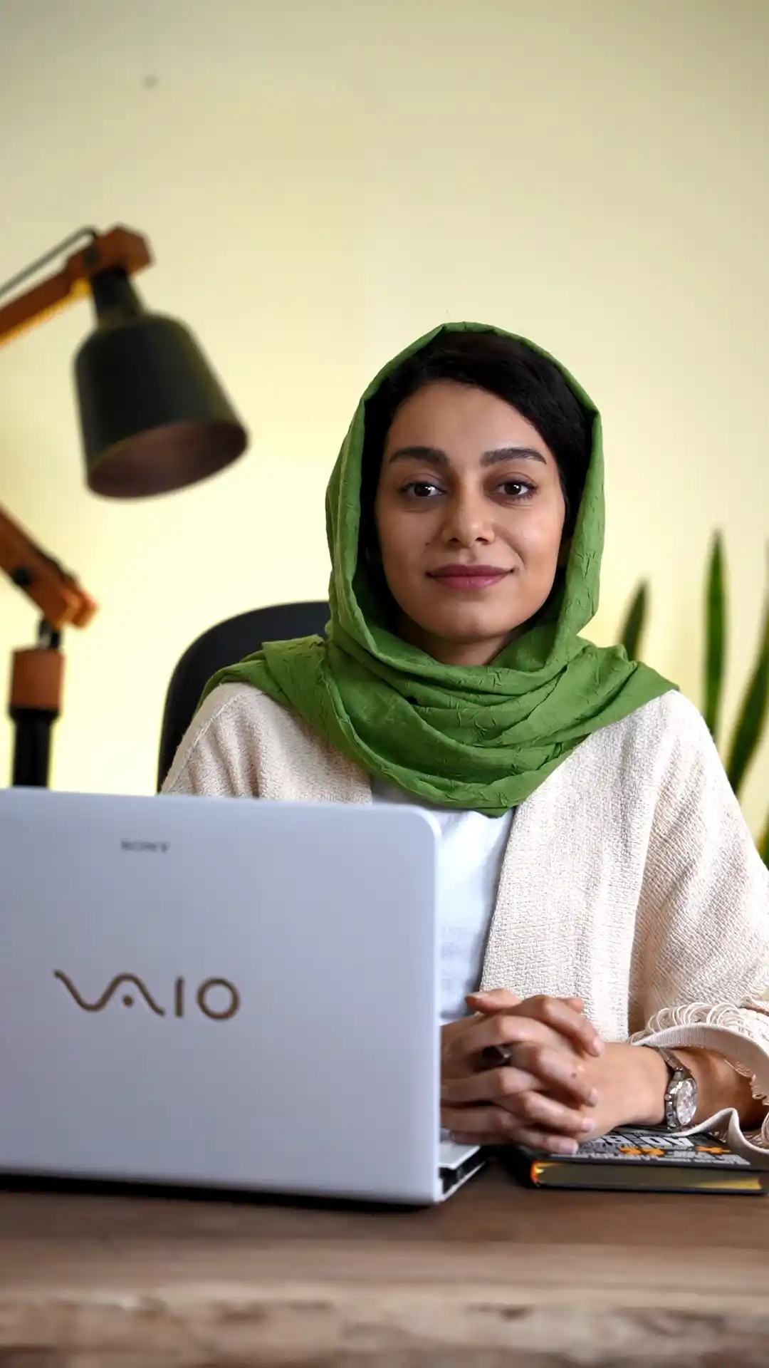 مینا کشاورزیان طراح جلد کتاب